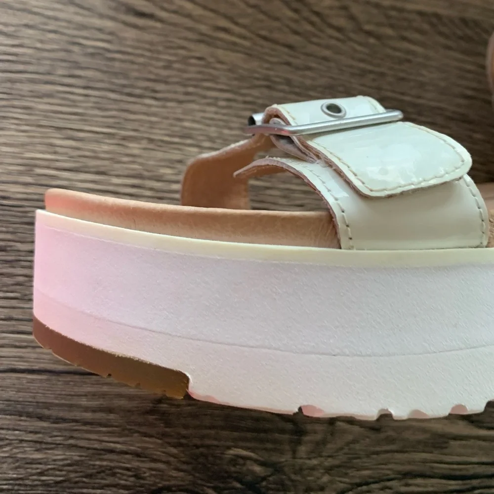 🔥 Ugg treadlite cream platform wedge sandals women’s size 7.5 mint condition - Picture 7 of 12